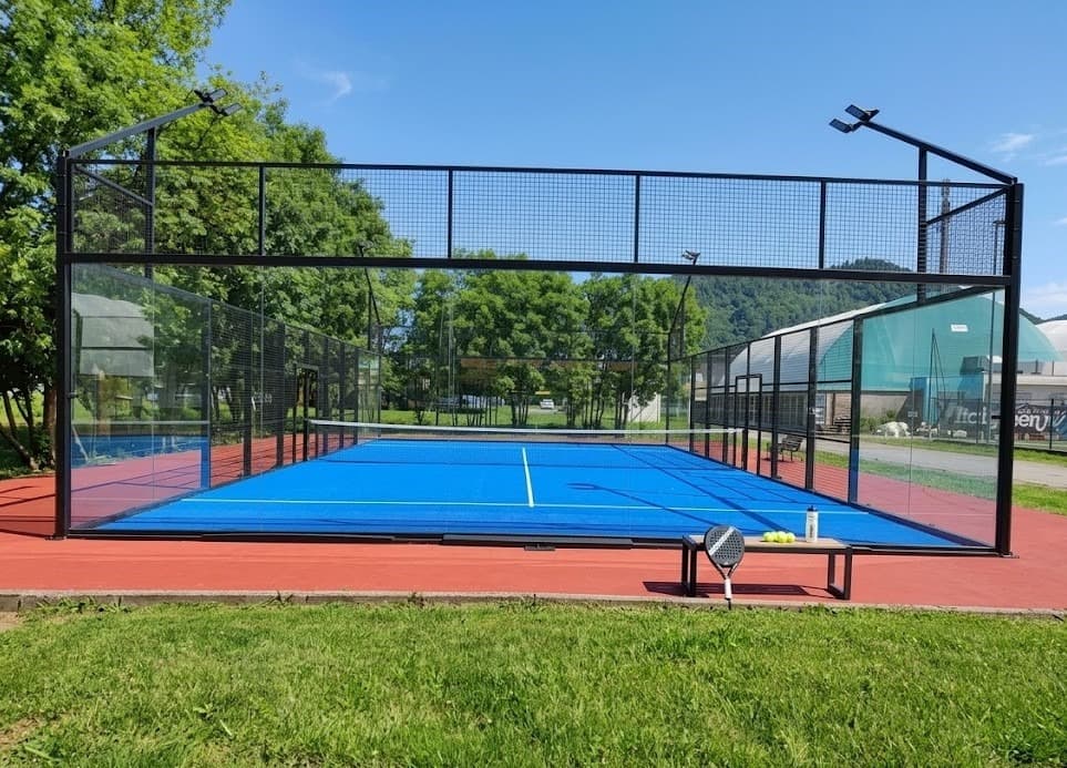 Panoramic, indoor or outdoor: which padel court to choose